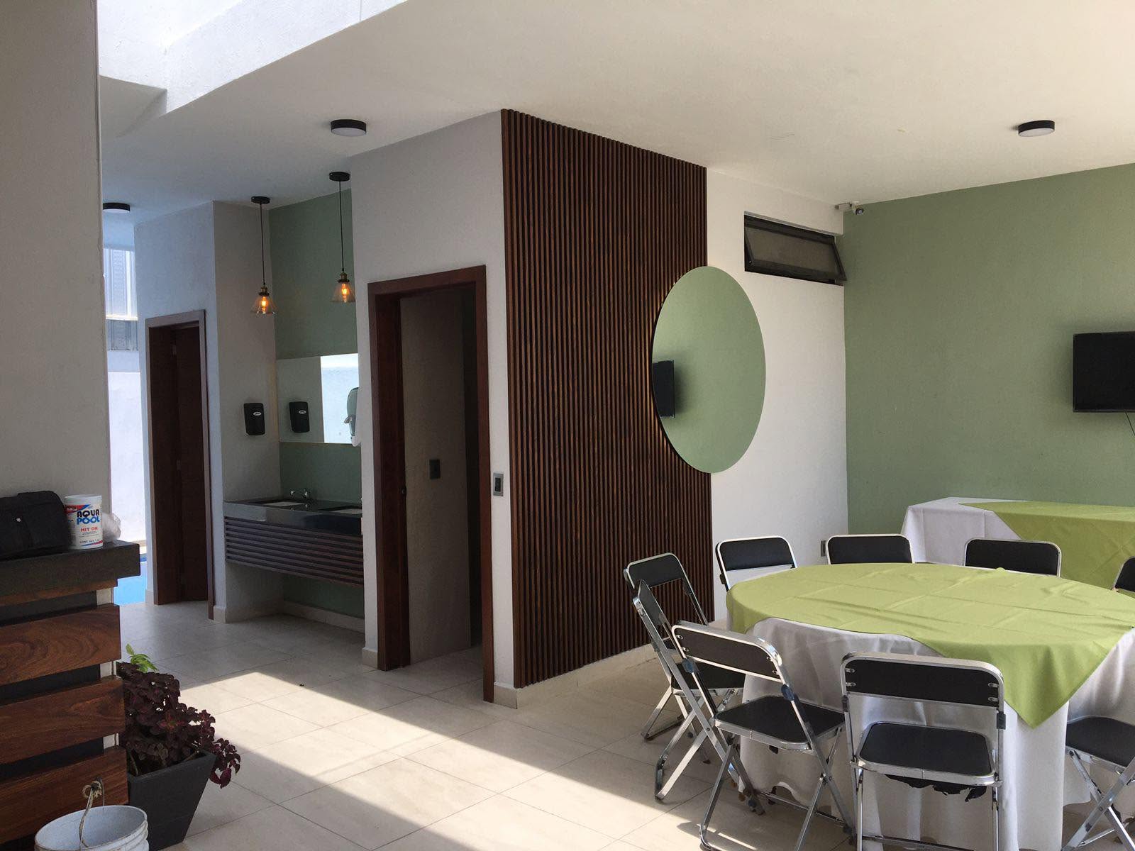 Rincón Decorativo con Espejo - Terraza La Opulenza